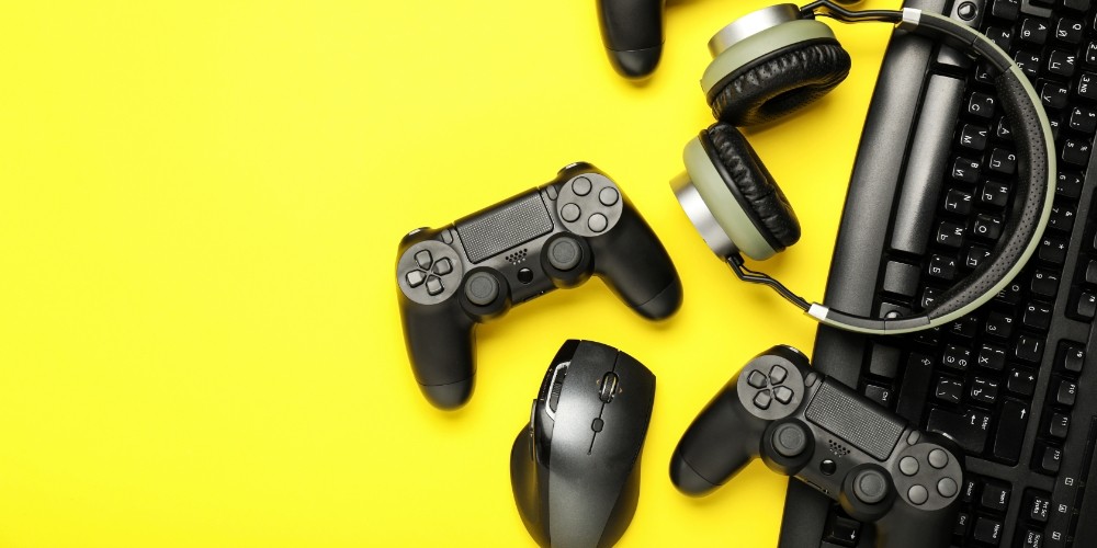 modern-gaming-accessories-on-color-background